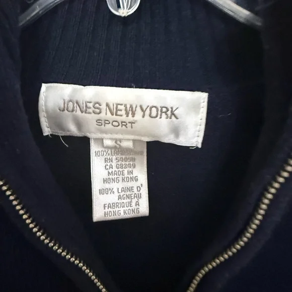 Women's 100% Lambswool Jones of NY Navy
Ski sweater SMALL - Picture 6 of 8